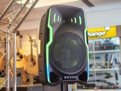 Speakers Bluetooth Partybox avec stand et microphone sans-fil ION Total PA Apex 100W RMS 
