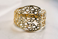 Bague neuve en or massif 10k motif dentelle. Grandeur 7 poid 1.83 grammes