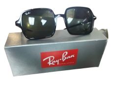 paire de lunettes de soleil RAY-BAN avec etui et livrets