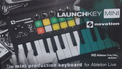CONTROLEUR NOVATION LAUNCHKEY MINI