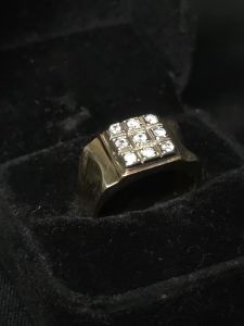 Bague pour homme en or 10k sertie 9 diamants